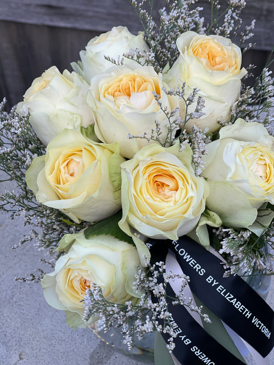 Rose posy in glass fishbowl