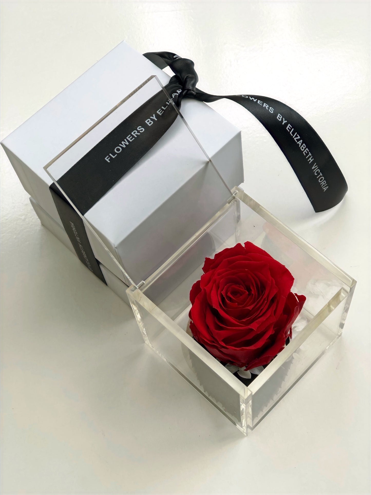 Everlasting and Preserved Rose in Acrylic Gift Box